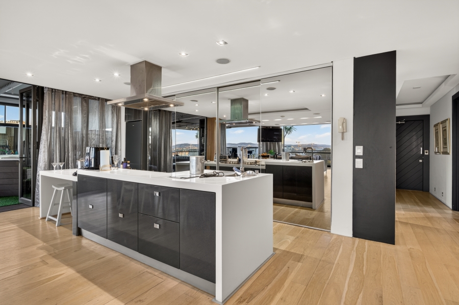 To Let 2 Bedroom Property for Rent in Green Point Western Cape
